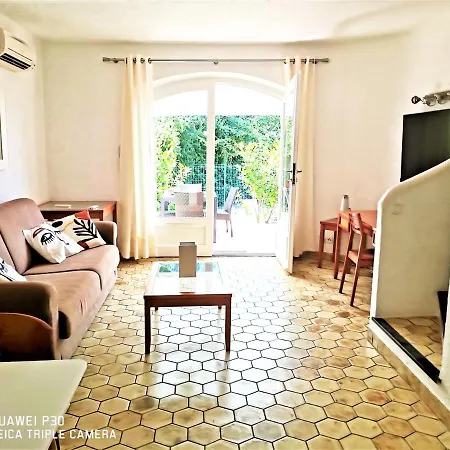Les De Robinson: Duplex With Pool By Siagne River *
